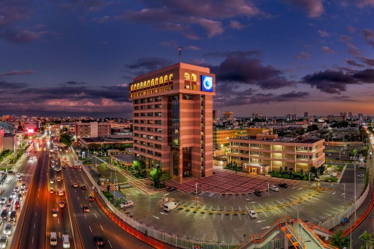 Banco Popular promoverá turismo y energía renovable en citas internacionales de noviembre