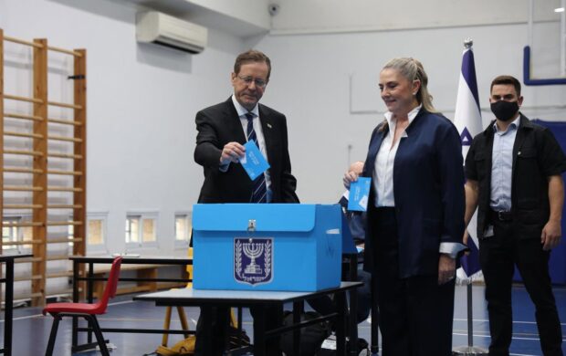 Herzog pide a los partidos israelíes negociar para evitar nuevas elecciones
