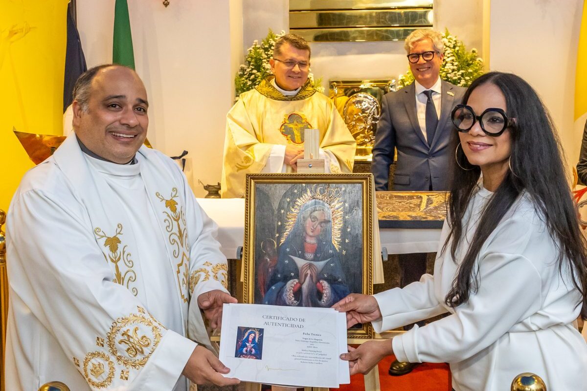 Imagen de la Virgen de la Altagracia es entronizada en el Cristo Redentor de Río