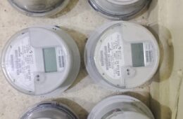 Imponen coerción a dos brigadistas tras ocupar 18 medidores eléctricos en Villa Mella
