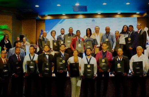 Inefi distingue a 23 docentes en su gala de mérito magisterial en educación física