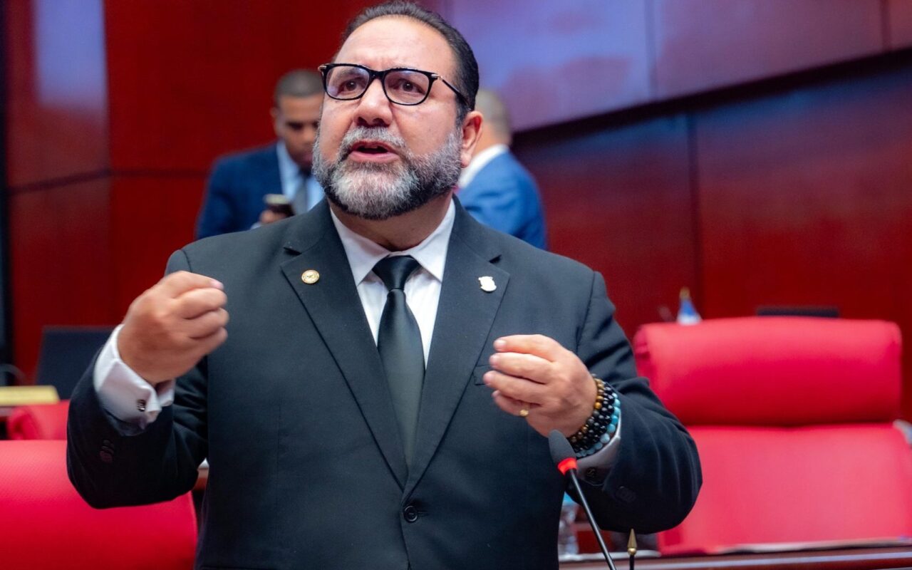 Ramón Rogelio Genao apoya la renuncia de su hijo al PRSC y ratifica su militancia