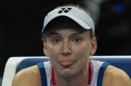 Rybakina confirma el número 1 del año en Tokio tras vencer a Putintseva