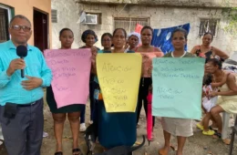Vecinos de Brisas del Este denuncian presunto maltrato a niños en transporte escolar